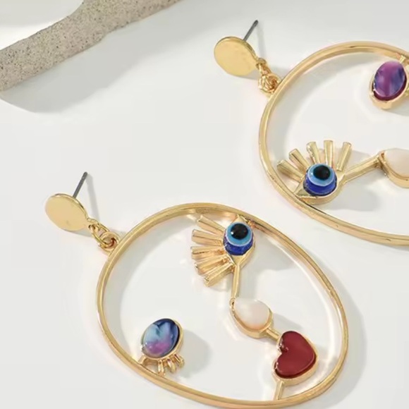 Unique face multi color diamonds gold color earring - Picture 4 of 6